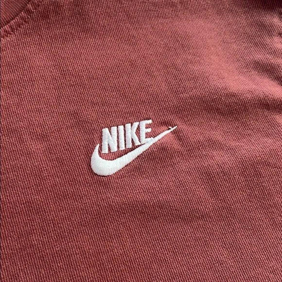 Nike Red Boxy Crop T-Shirt Short Sleeve - Picture 2 of 4